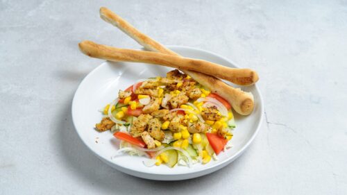2. Sałatka (Firmowa)(cena zawiera opłatę Sup za opakowanie 0,27 zł.)